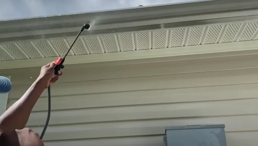 Steps to clean the gutters properly