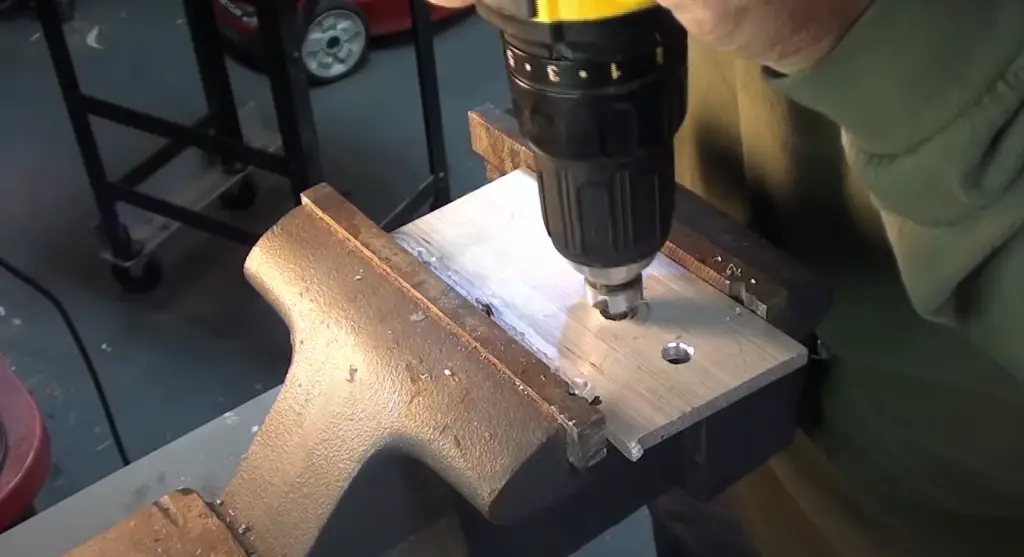 Can wood drill bits be used on aluminum?