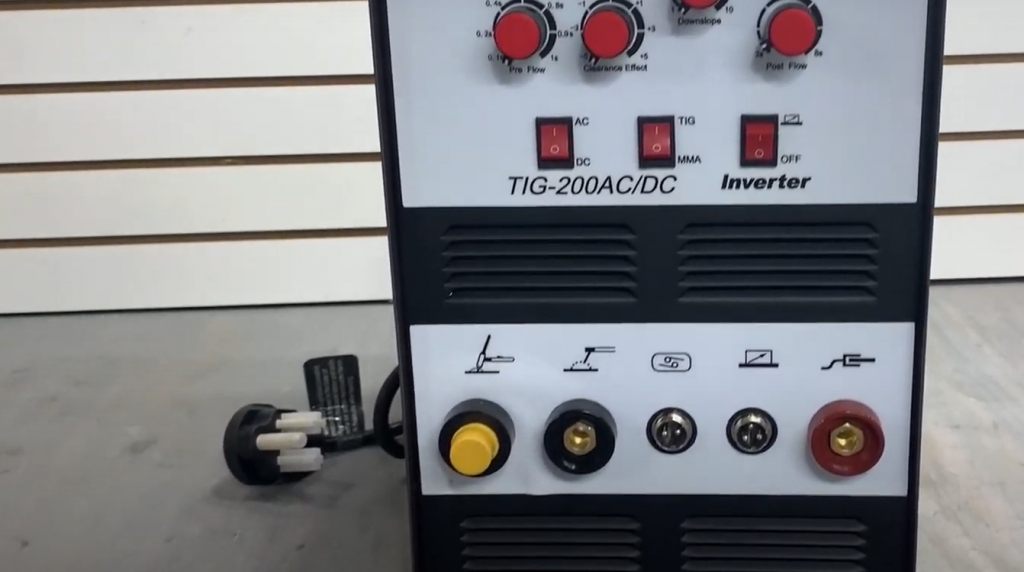 What should you know before buying the Lotos  TIG200ACDC?