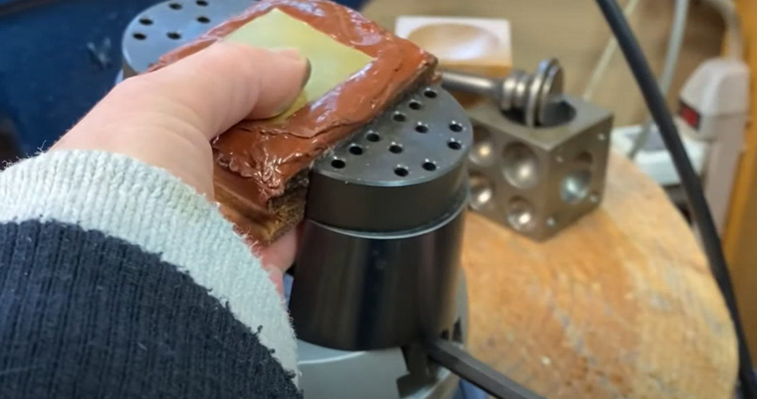 How to engrave metal