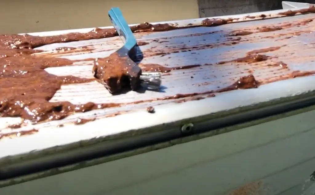 How to Remove Paint From an Aluminum Boat
