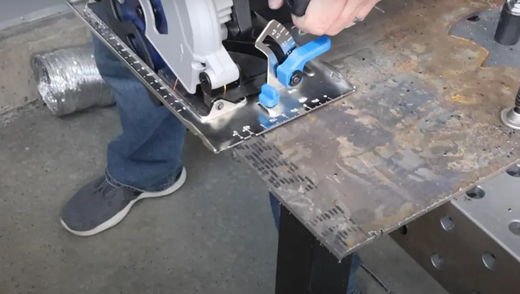 What type of circular saw blade do you need to cut metal?