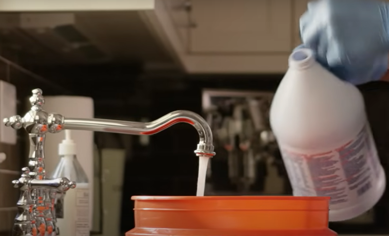 Can Mold Grow on Metal? MetalProfy