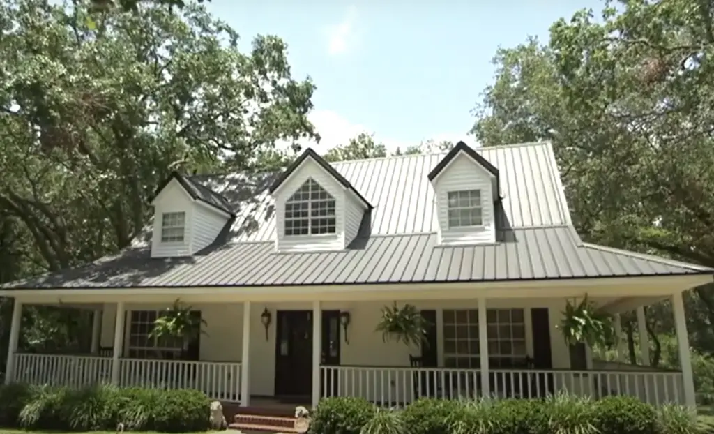 Do metal roofs leak more than shingles?