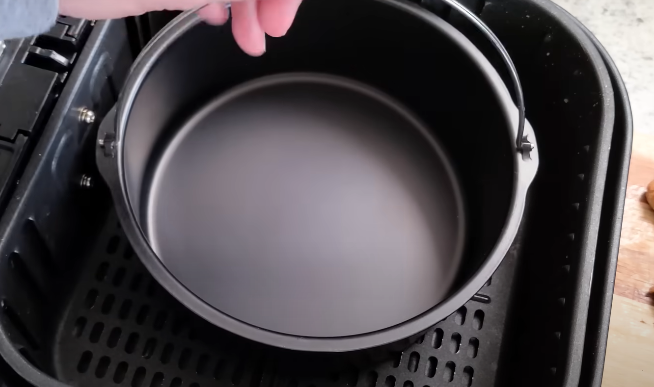 Can You Put Metal in an Air Fryer? MetalProfy