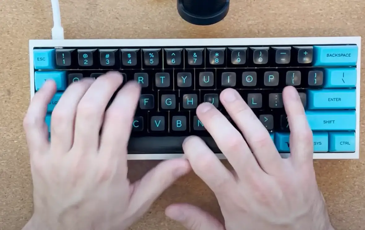 Brass vs. Aluminum Plate Keyboard What’s the Difference? MetalProfy