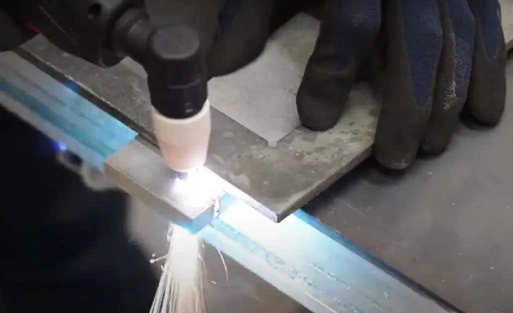 What are the Benefits of Using a Plasma Cutter?