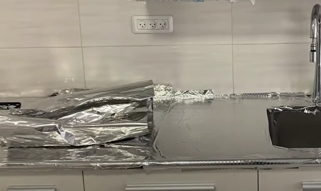 Does aluminum foil keep rats away?