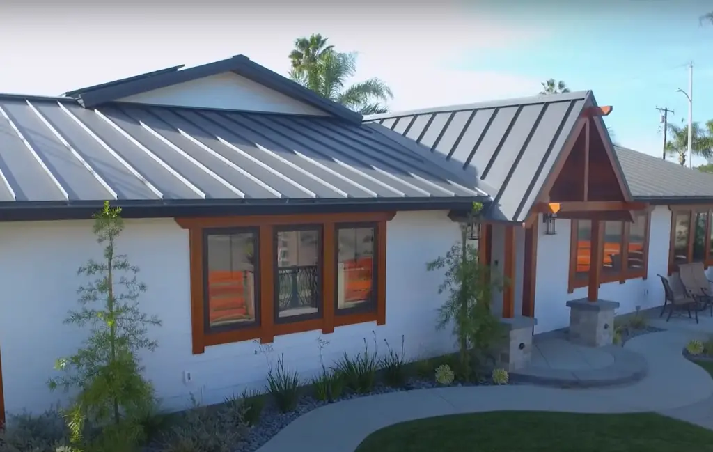 What Factors Affect an Aluminum Roof’s Longevity?