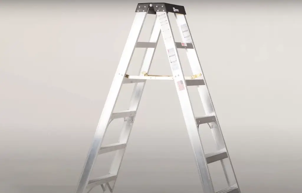 Maintenance Tips for Fiberglass Ladders